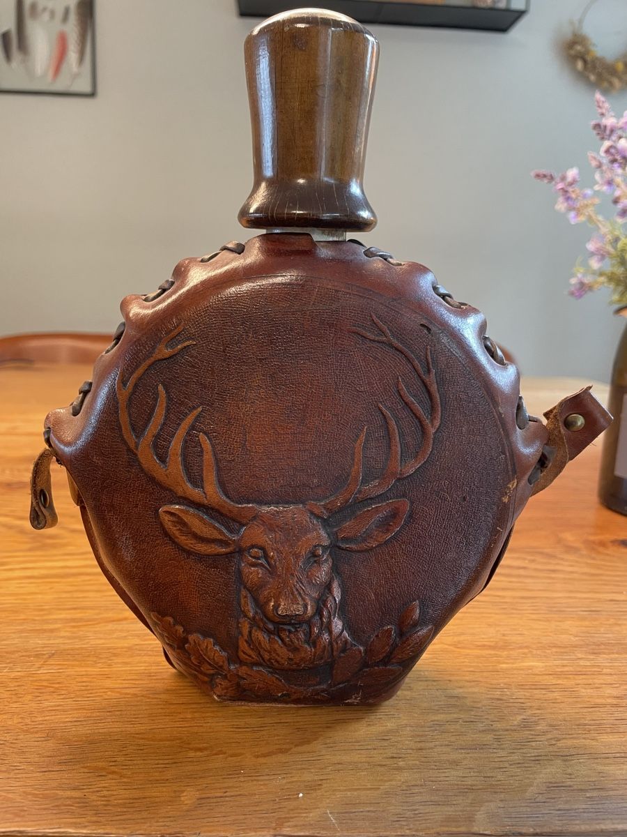 Bottiglie: Jagdflasche Hirsch Leder – Usato da Niederbüren venduto da Poschti_19 9