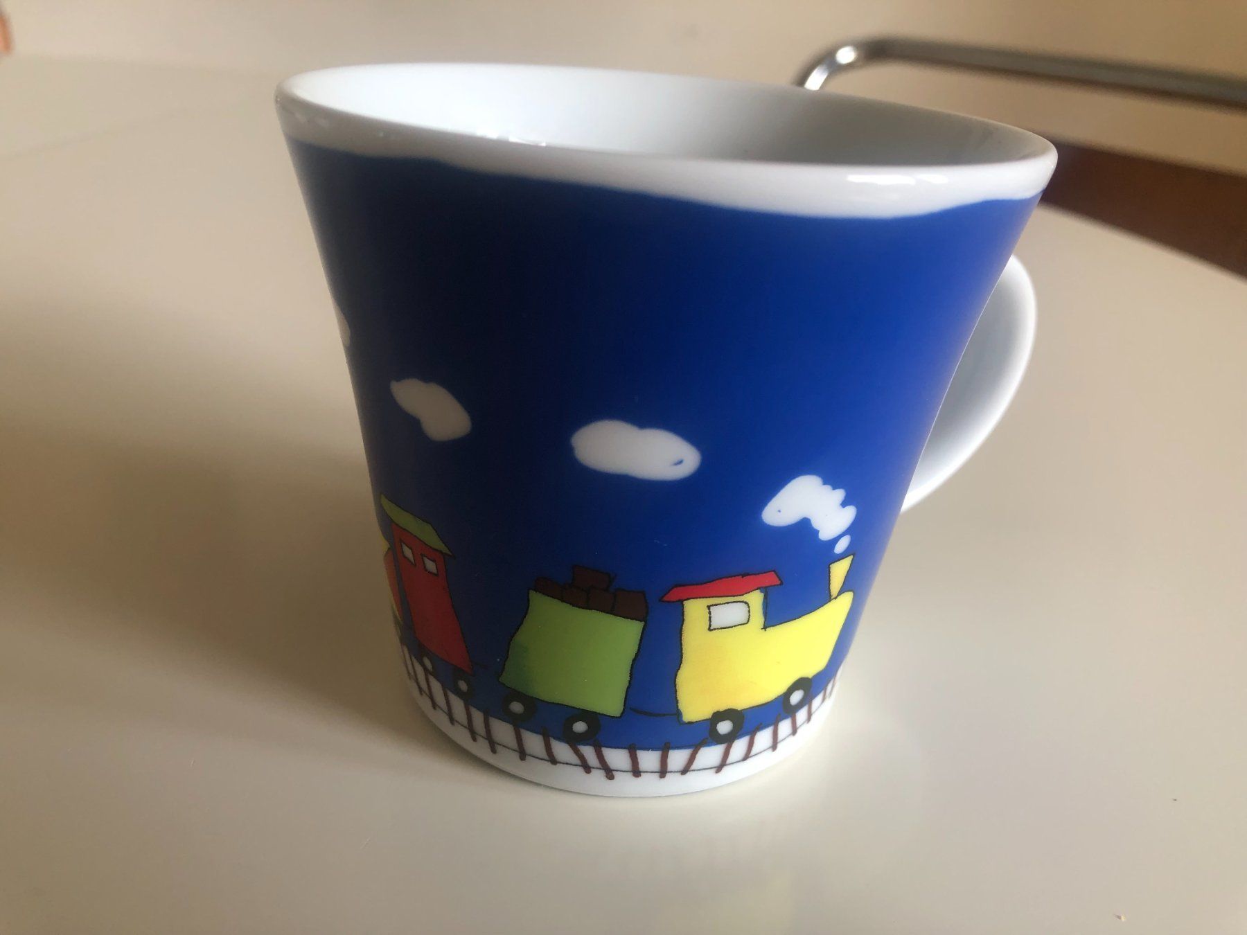 Kahla Tazze: Kindertasse von Kahla – Usato da Bassersdorf venduto da sammelfloh