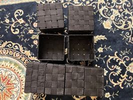 Set di 8 cestini contenitori neri in plastica usati