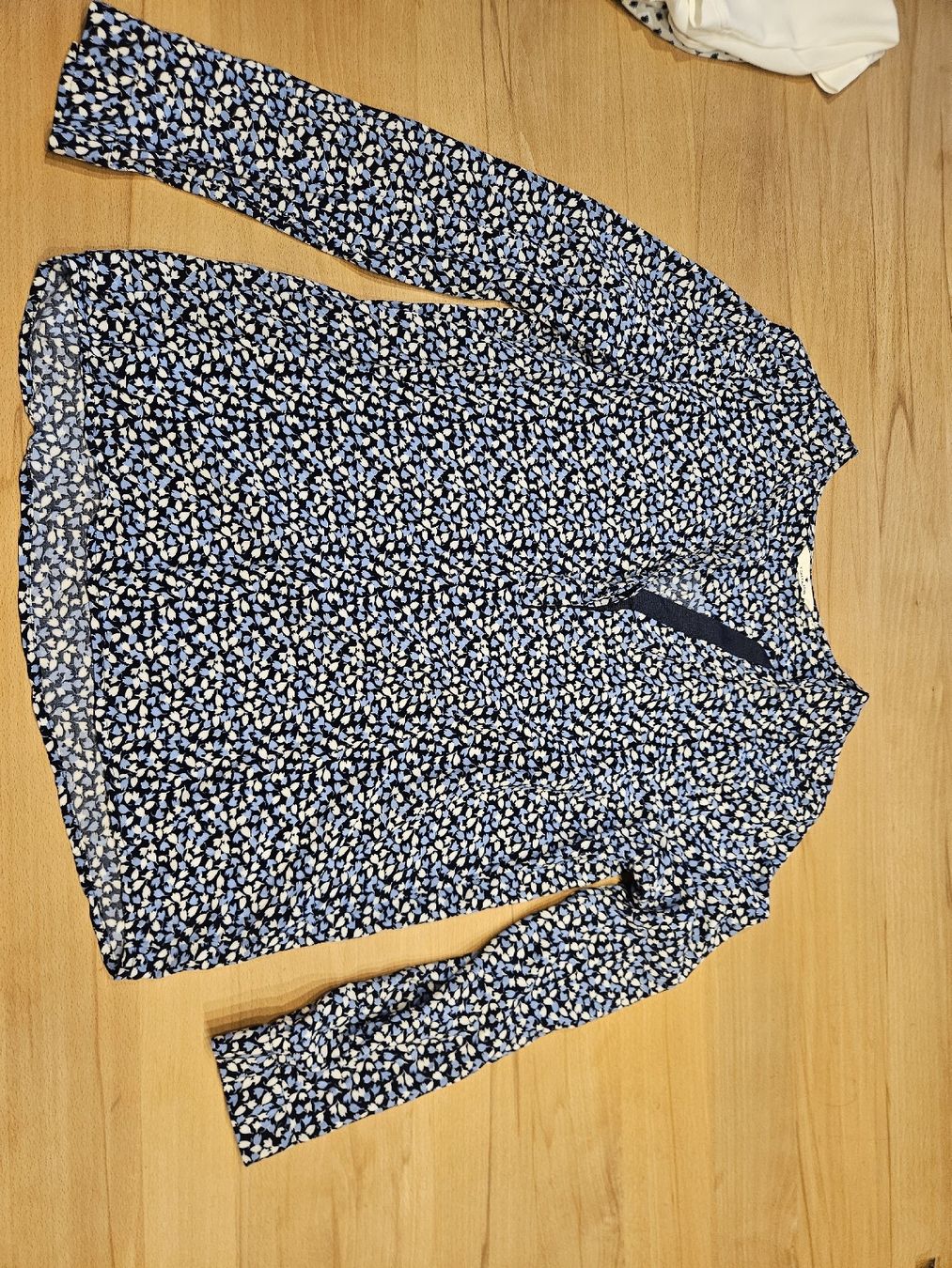 Lots de vêtements: Kleiderpacket mit diversen Blusen Grösse 38 M/L – D'occasion à Heimenhausen par Saint-Michel3360 1