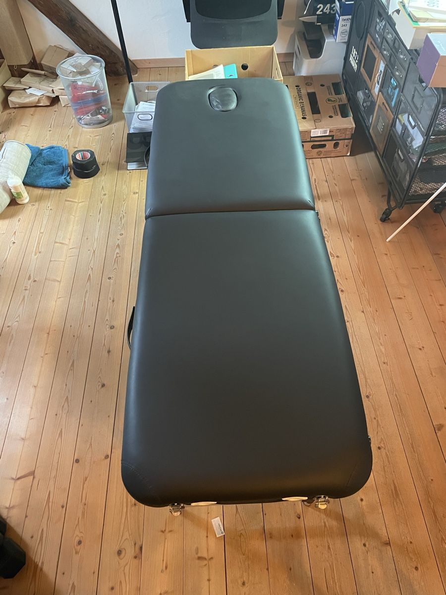 TecTake Lettini & sedie per cosmetici: Massageliege von Tectake – Usato da Winterthur venduto da Xavira 3