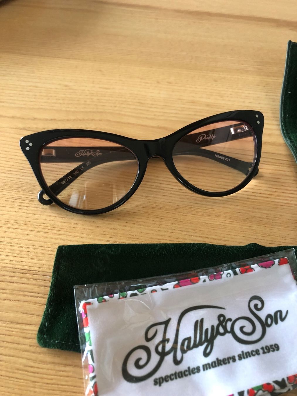 Occhiali & Lenti: Nuovi Occhiali Hally & Son – Nuovo e nell'imballaggio originale da Davesco-Soragno venduto da dvf_7h6d