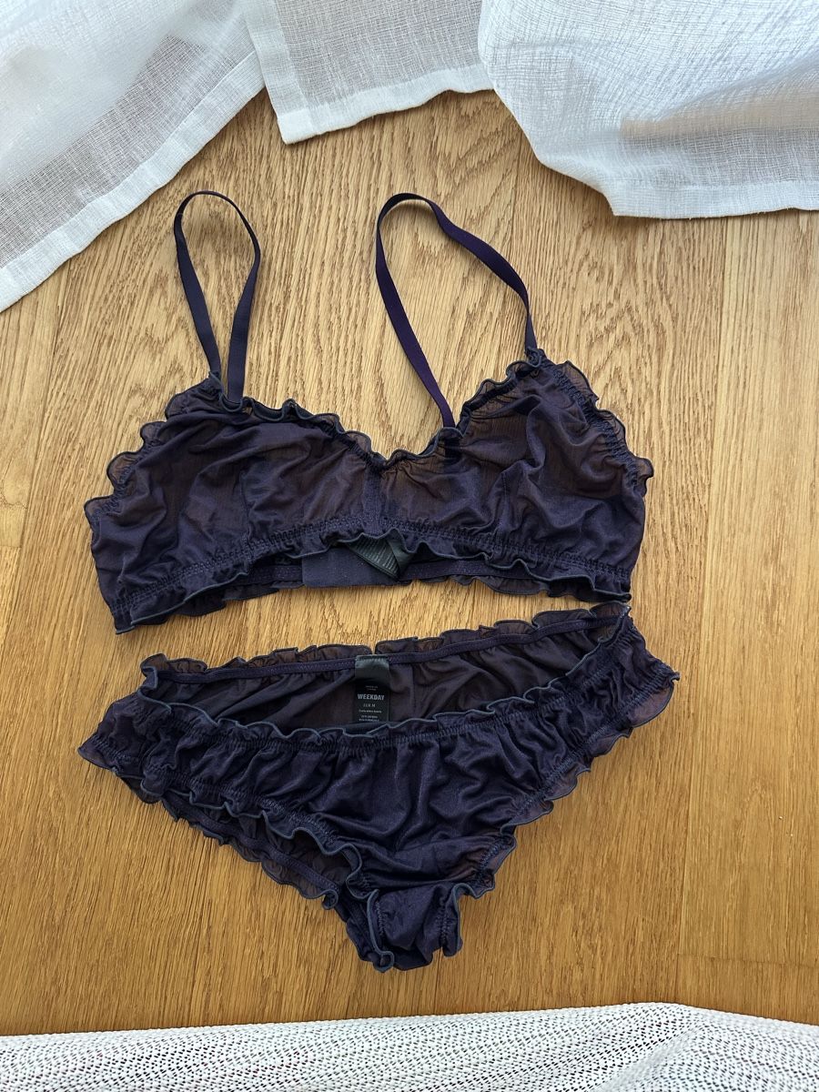 Weekday Altra biancheria intima: Lingerie-Set Weekday Lila Grösse M – Usato da Näfels venduto da Siljab