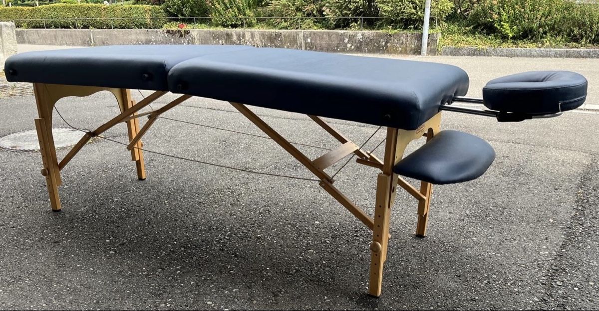 Kosmetik-& Massageliegen: Sissel Koffermassageliege – Gebraucht aus Gerlikon von sruesch