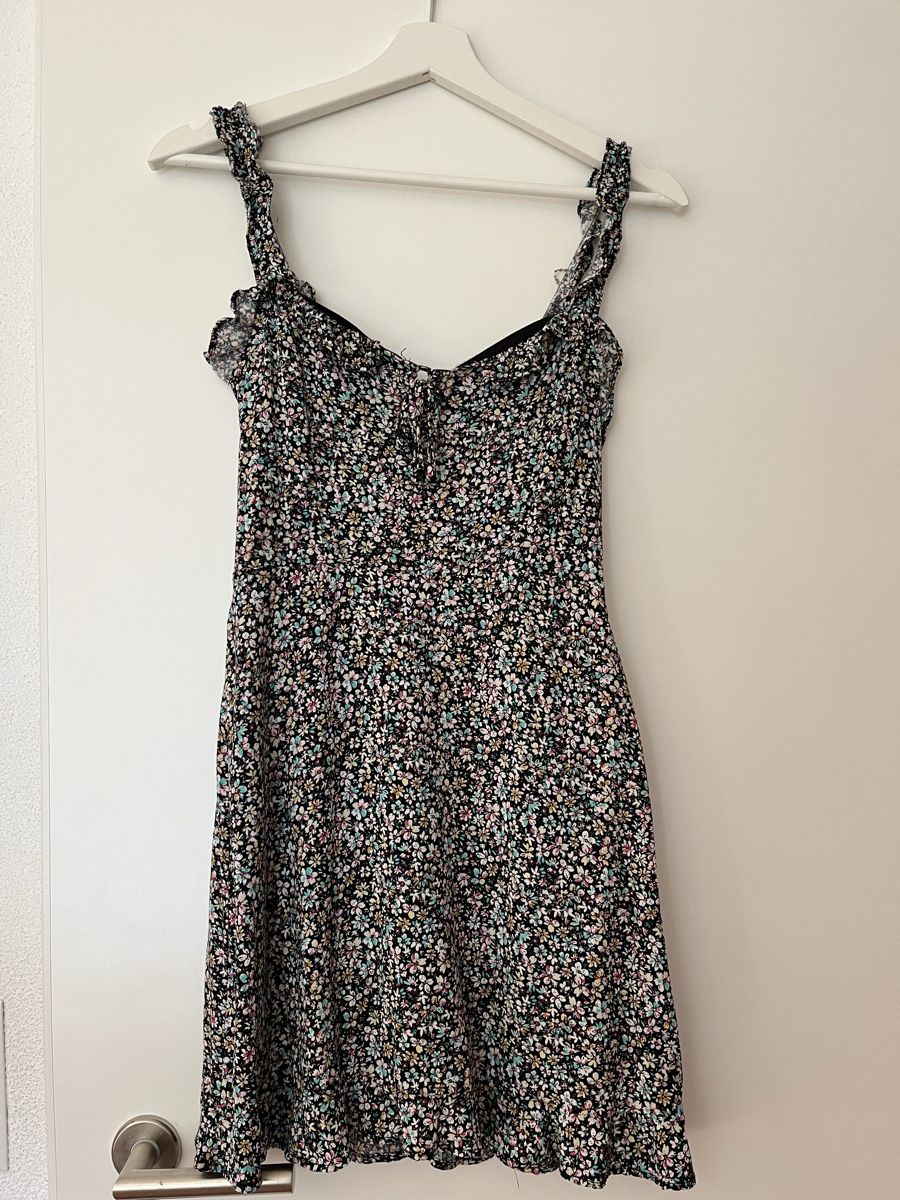 Pull&Bear Vestiti: blumiges Sommerkleid – Usato da Wil AG venduto da larwe