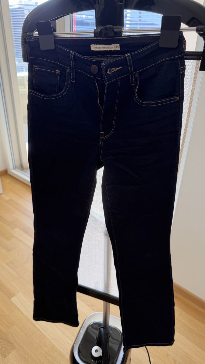 Levi's Jeans: Levi’s bootcut jeans – D'occasion à Glattpark (Opfikon) par swi_wk9j