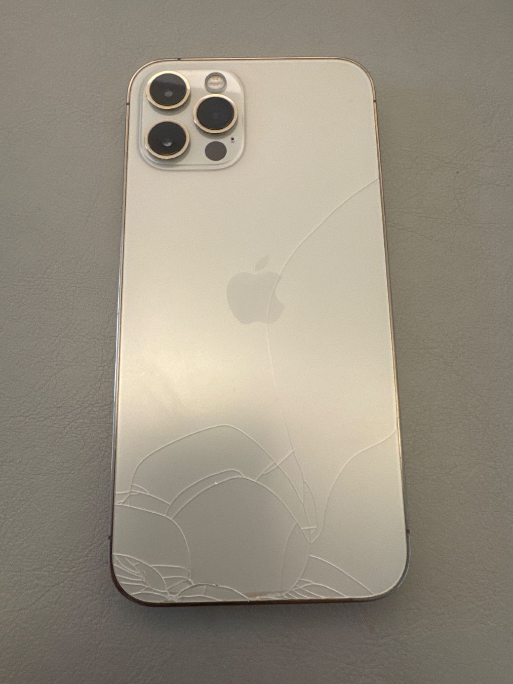 Apple Handys / Smartphones: iPhone 12 Pro – Defekt aus Adliswil von Busys 1