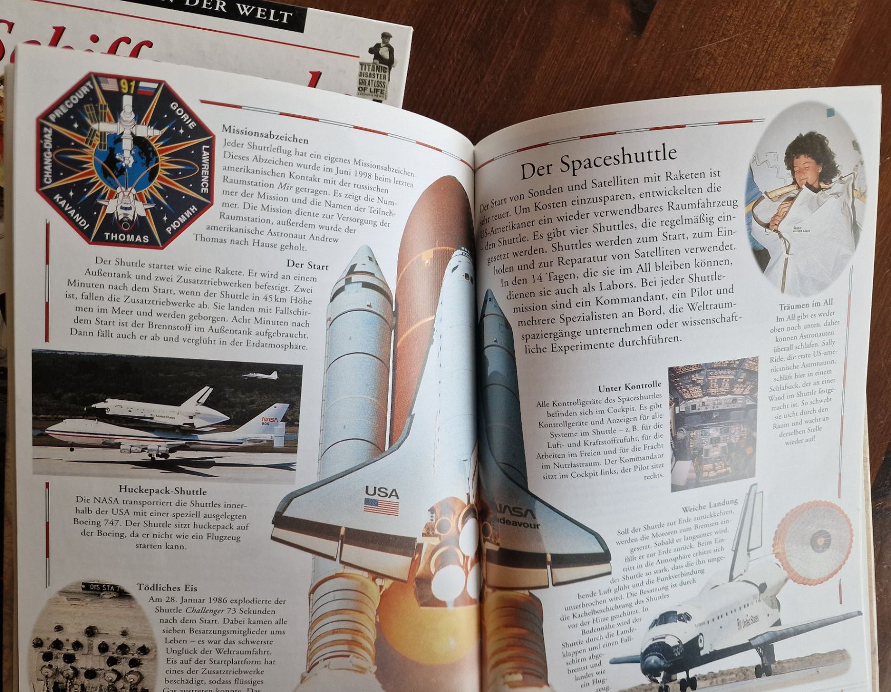 Libri: Der Weltraum   &   Schiffswracks – Usato da Röthenbach i. E. venduto da Heureka5 5