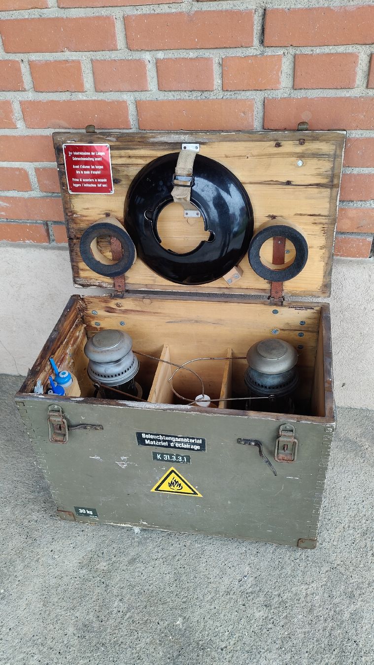 Petromax Lampade: Beleuchtungsmaterial Schweizer Armee Petromax (LG) – Usato da Aarau venduto da bro_9zsg