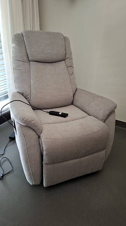Poltrone: Poltrona reclinabile elettrica – Usato da Cassina d'Agno venduto da enr_l9cg