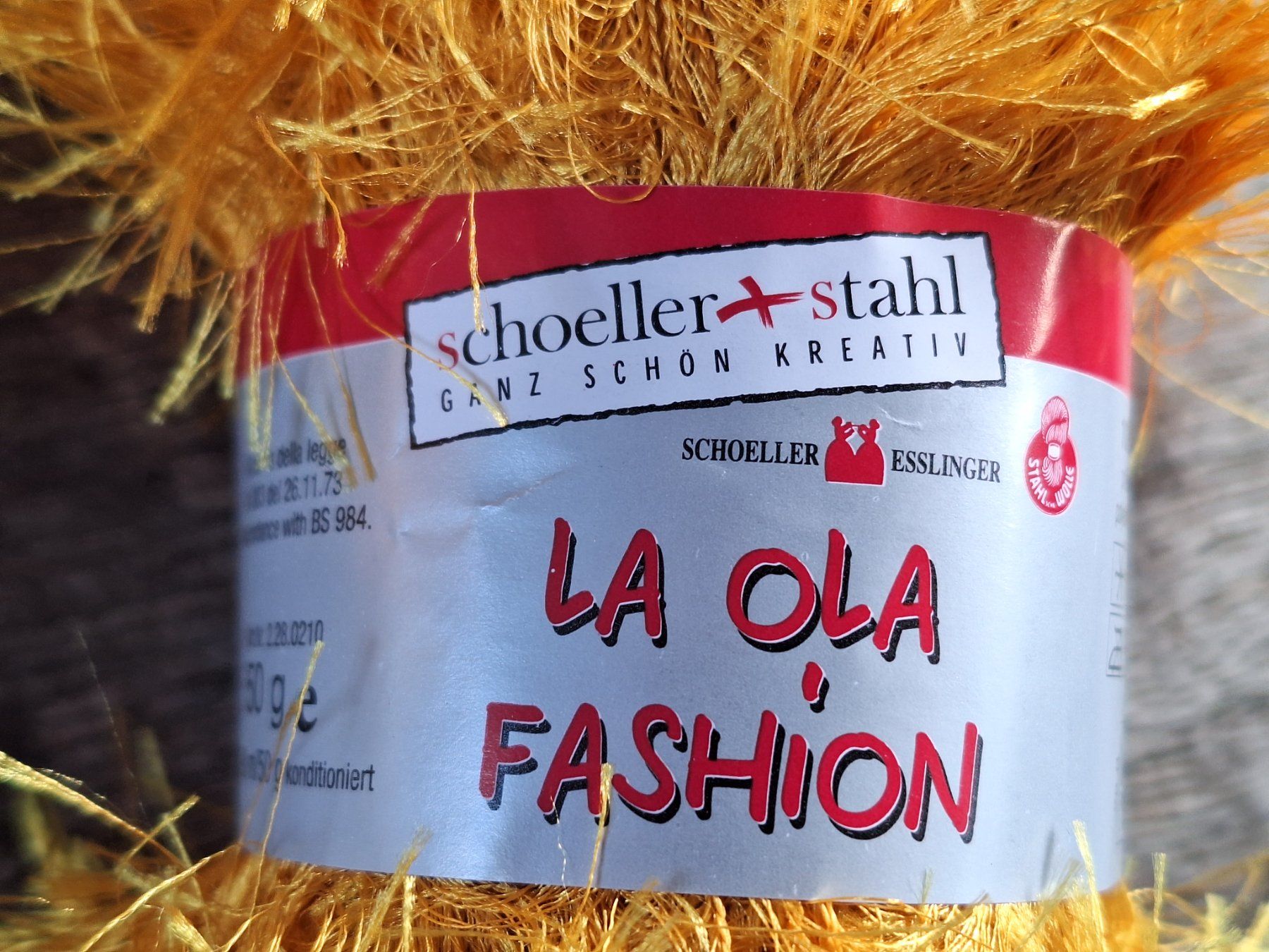 Lana: 700 GRAMM STRICKWOLLE - GOLDFARBIG – Nuovo (secondo la descrizione) da Huttwil venduto da Kunterbuntli 2