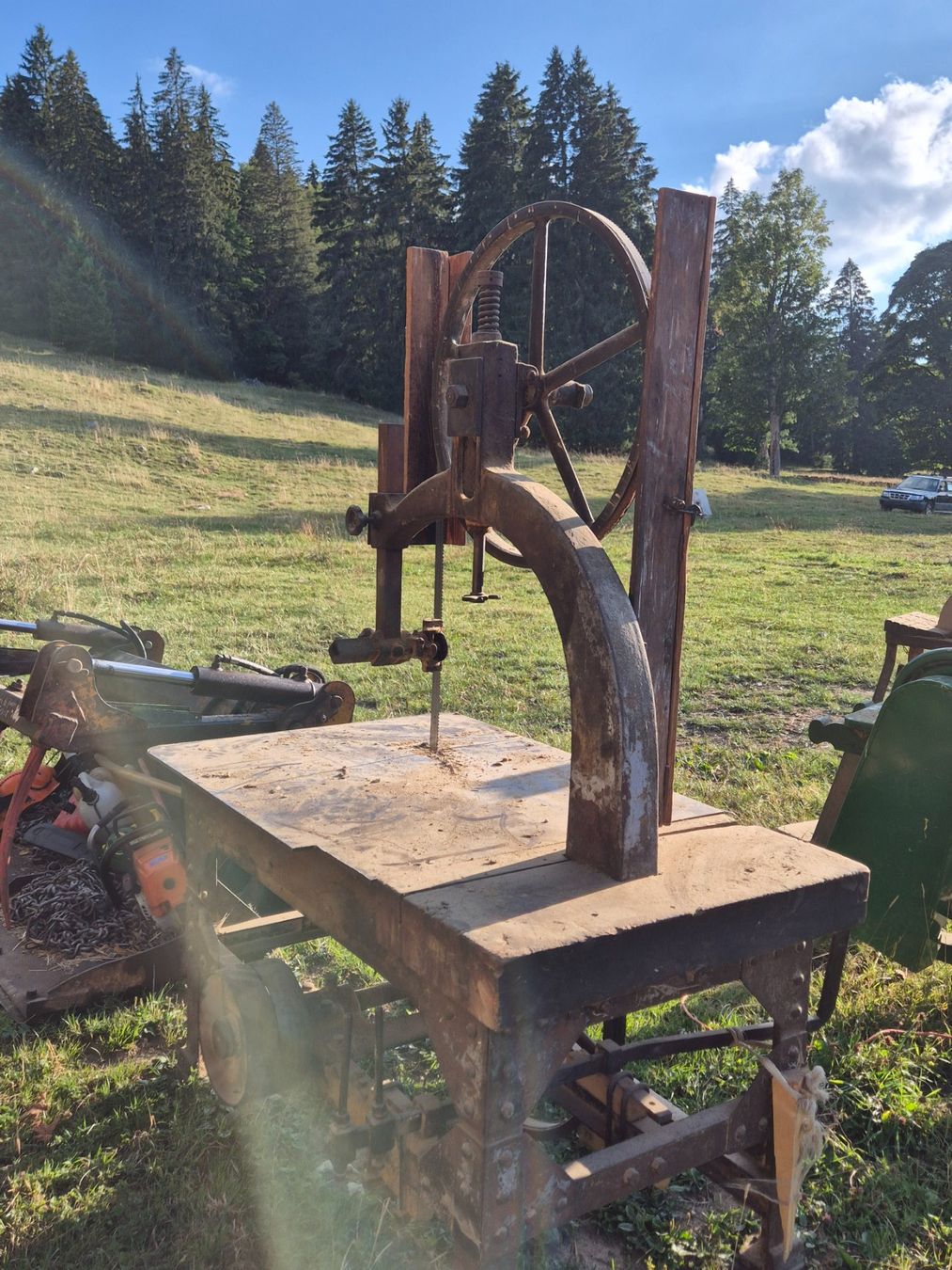 Seghe: Antike Bandsäge – Usato da Montagne de Courtelary venduto da SchildiOlga 1