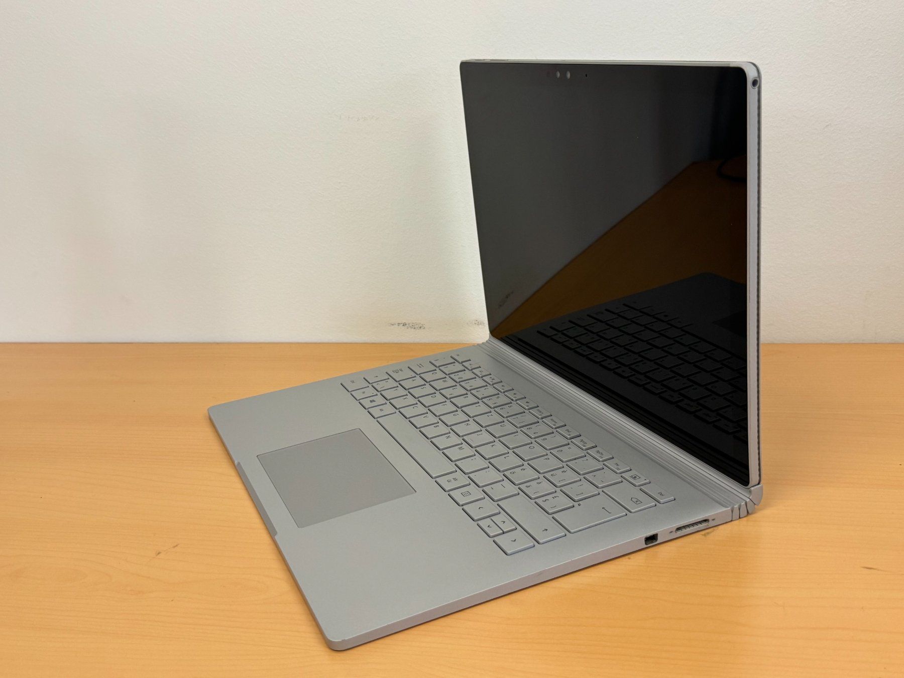 Microsoft Notebook: Microsoft Surface Book i7-6600U 8GB, 256GB mit Windows 10Pro – Usato da Ebmatingen venduto da Revivetrade 3