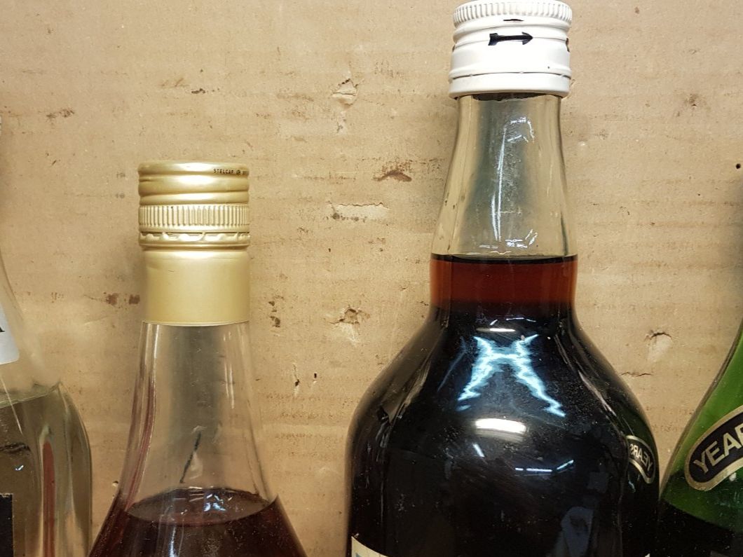 Spirituosen: 7 Fl. Destillate: Rhum/ Marc/ Vodka/ Kirsch. #1888 – Neu (gemäss Beschreibung) aus Schöftland von Topdeal4 4