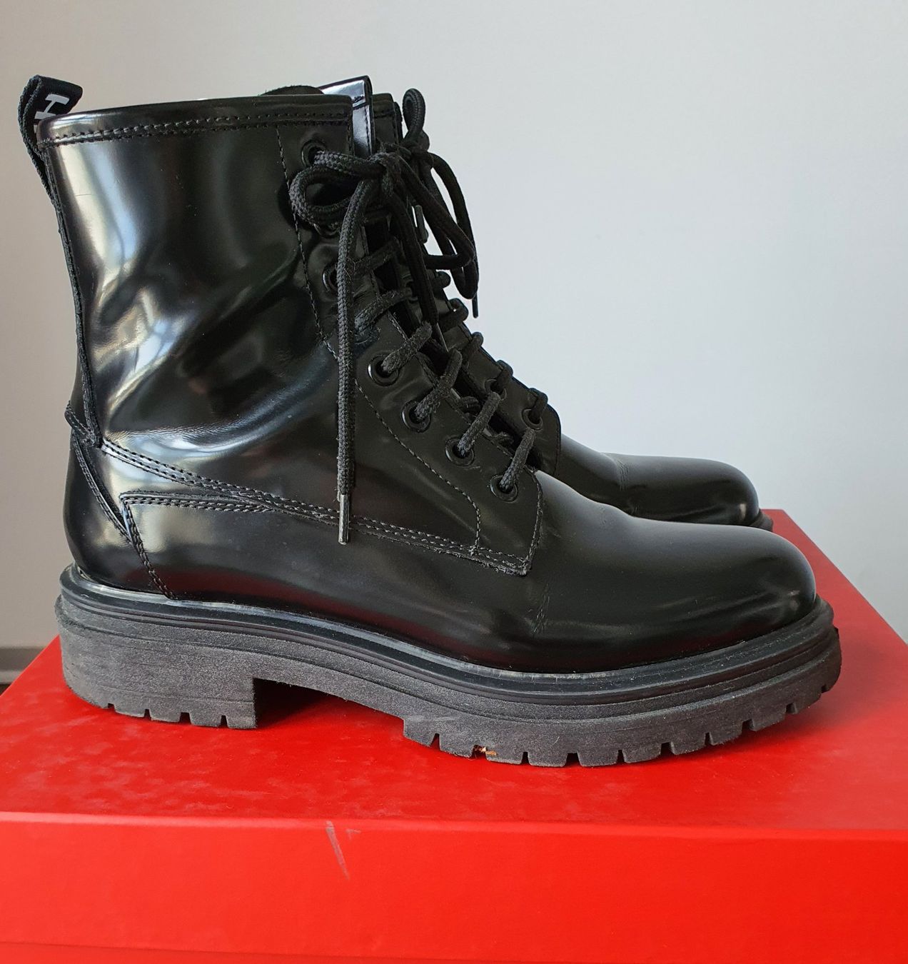 Hugo Boss Scarpe da donna: Hugo  Damen Alpha Bootie-C Combat Boots – Usato da Weiach venduto da sim_8s27 1