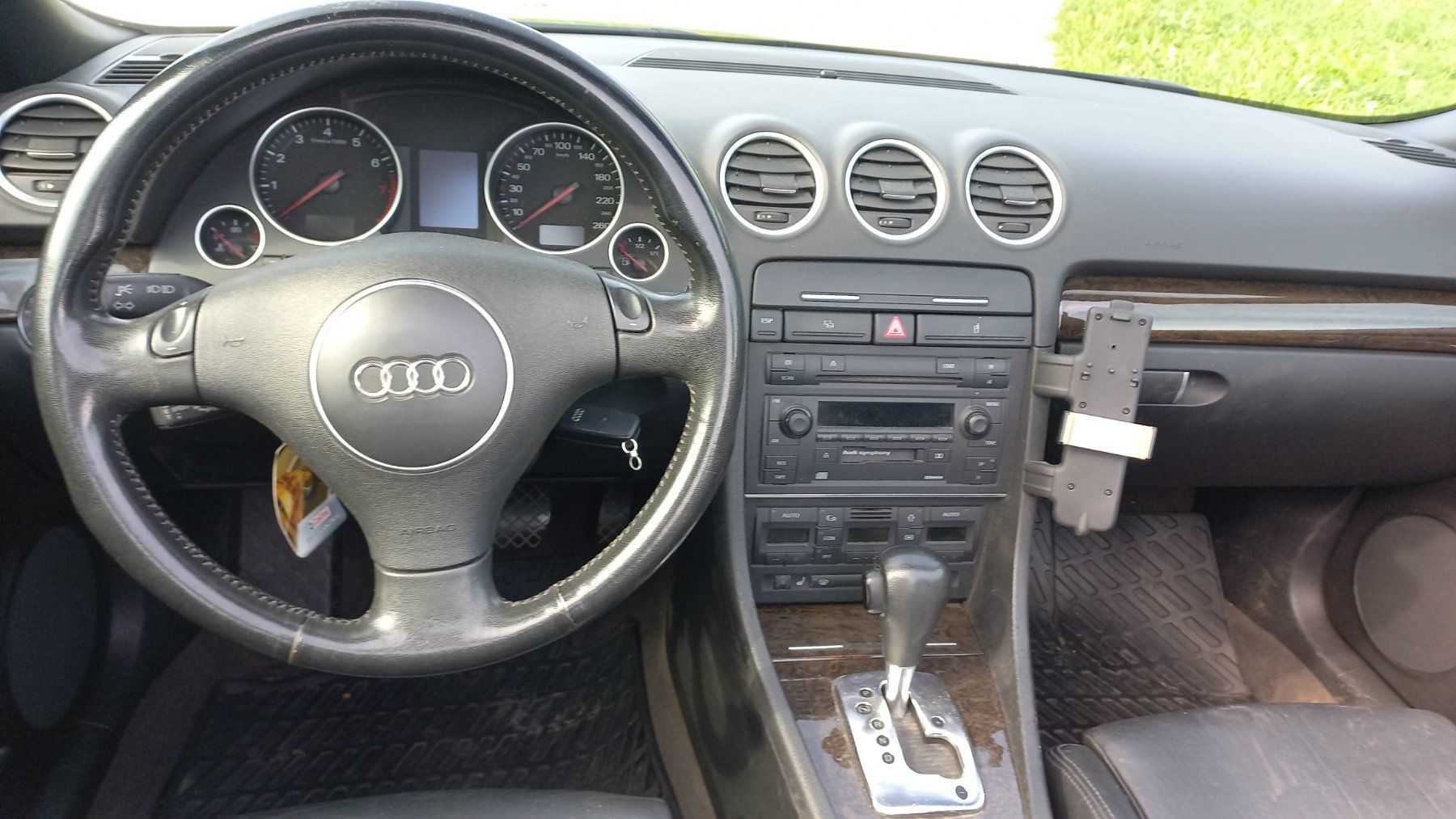 Audi Automobili: Audi Cabriolet ab MFK mit Windschott – Usato da Oberarth venduto da sonja16 2