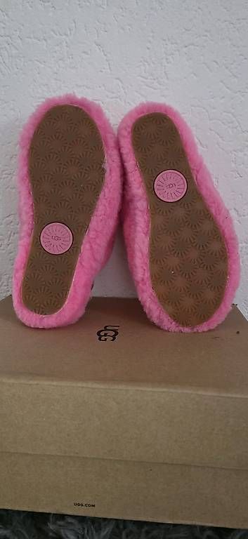 Scarpe da donna: UGG Fluff Yeah Slide rosa  super fluffy – Usato da Chiasso venduto da AlissON 1