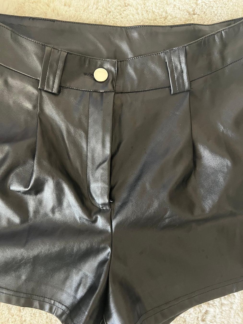 Shein Pantaloni: Kunstleder Shorts Gr. M, schwarz – Usato da Zürich venduto da lexi_alex 2