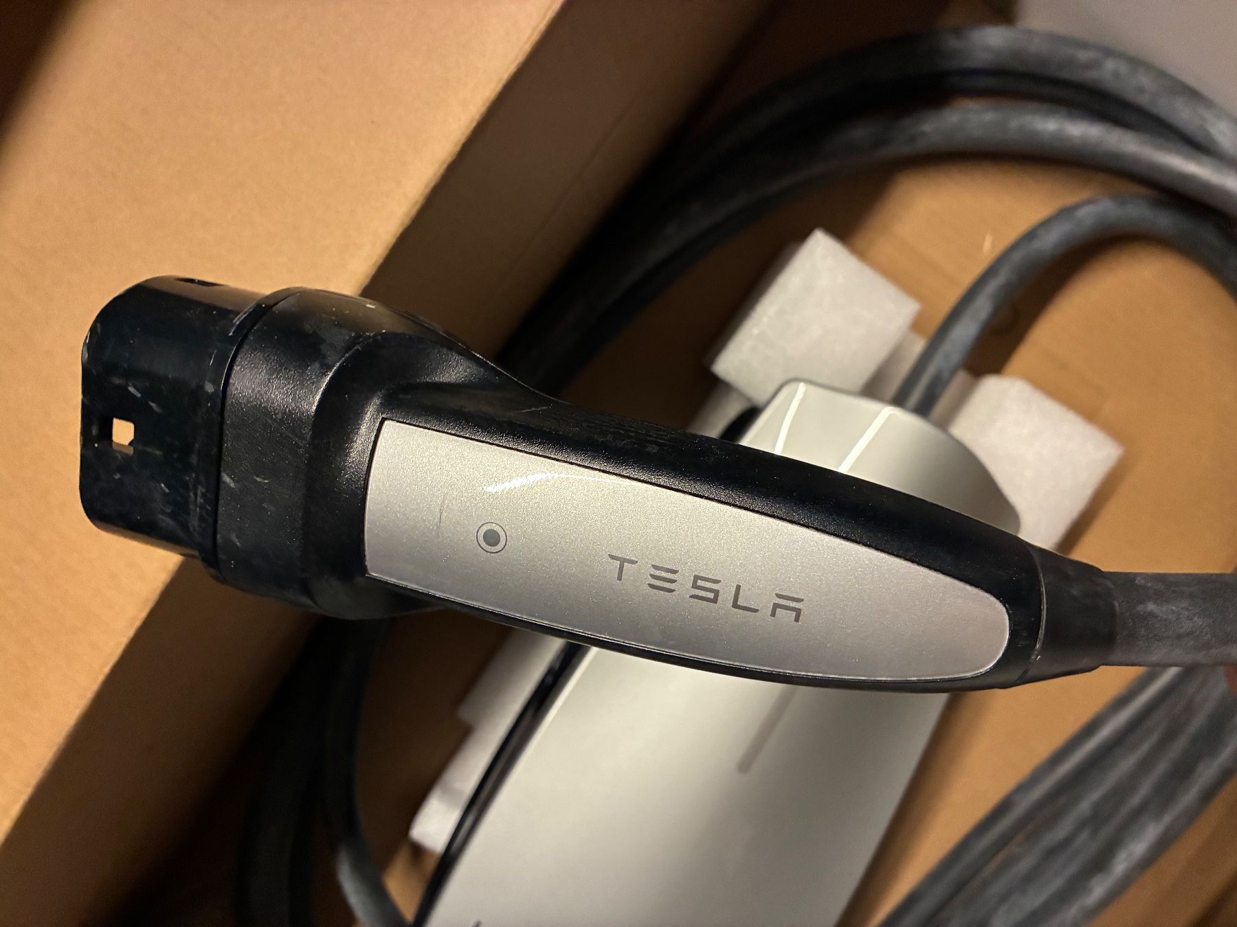 Tesla Batterie-Ladegeräte: Tesla Wall Connector Gen2, 7m cable, max. 22kW – Gebraucht aus Echallens von p5678 2