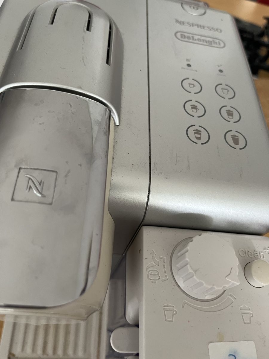 Nespresso Kaffeemaschinen & Espressomaschinen: Kaffeemaschine  delonghi Nespresso  – Gebraucht aus Zuchwil von elefant025