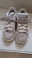 Adidas Kinderschuhe grau mit Klettverschluss gebraucht