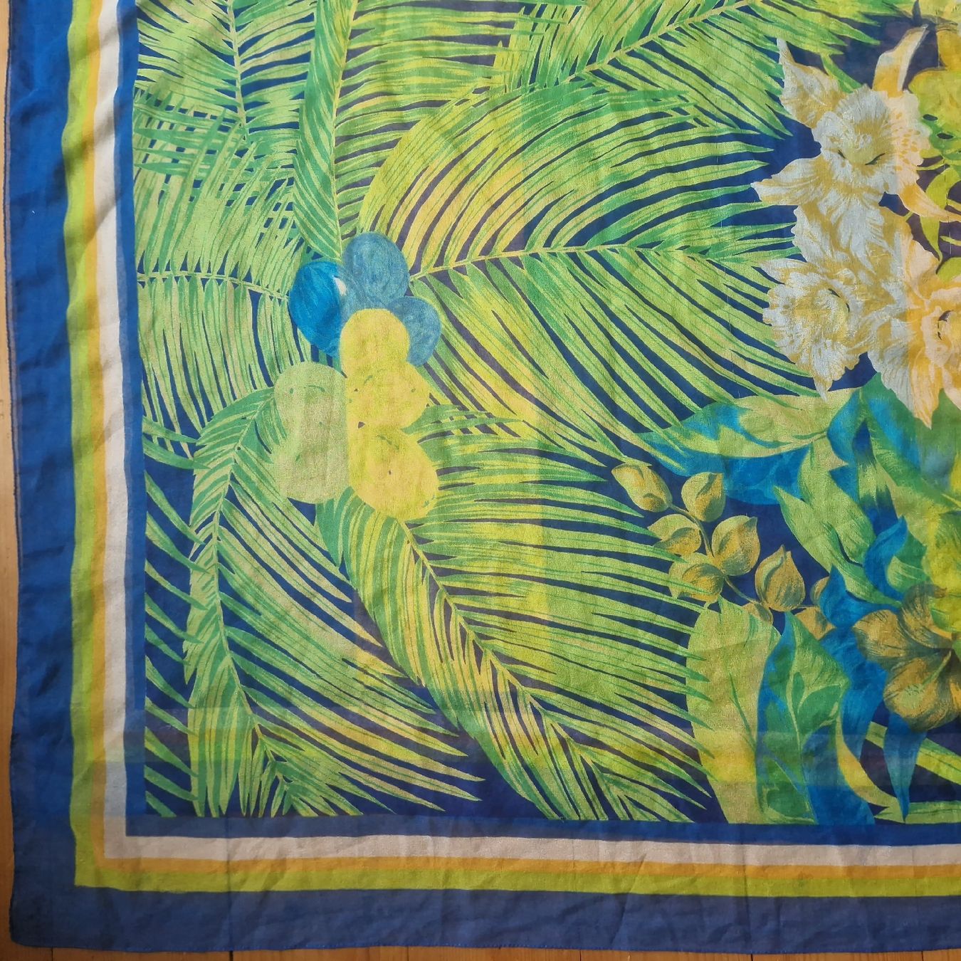 Foulards, Tücher & Schals: Halstuch mit tropischem Muster, bunt – Gebraucht aus Seengen von Seestern77 2
