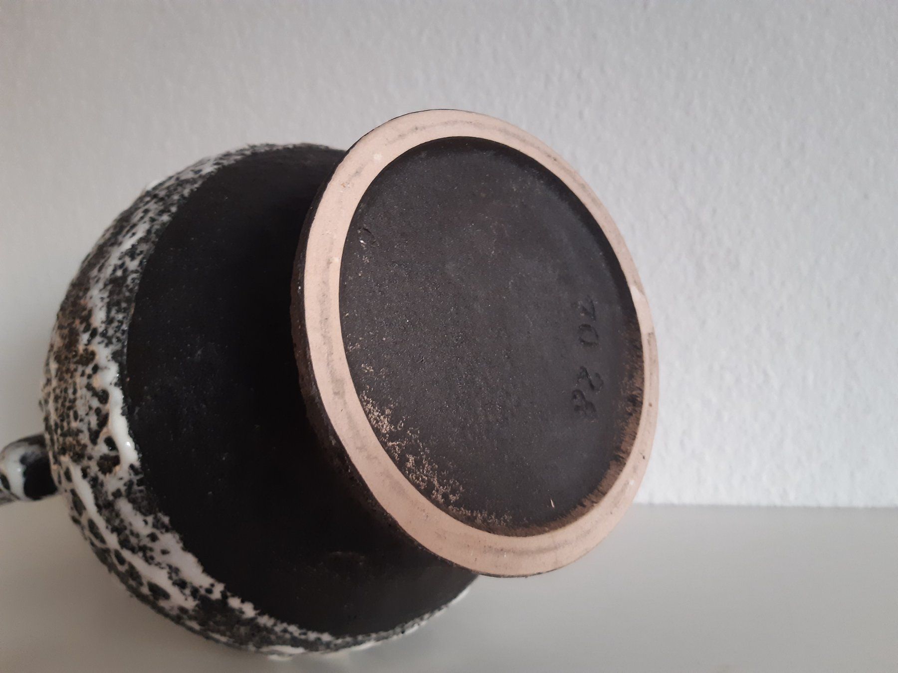 Vasi & Recipienti: Vintage Krug / Vase weiss/schwarz – Nuovo (secondo la descrizione) da Greifensee venduto da Foxglove 4