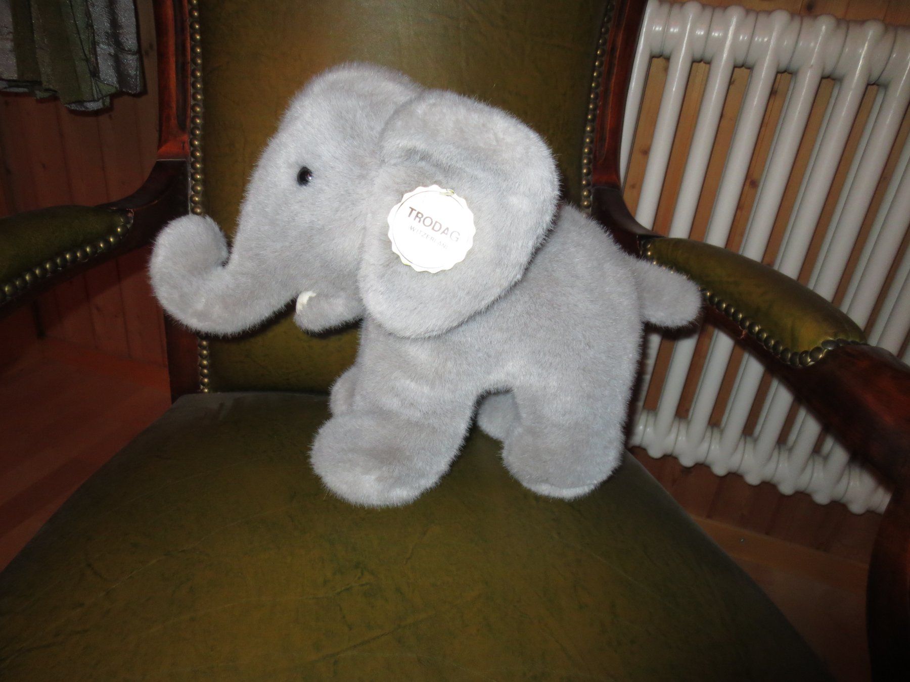 Spielzeuge: Elefant Triodag grau Höhe 30cm neu – Gebraucht aus Männedorf von Livingston