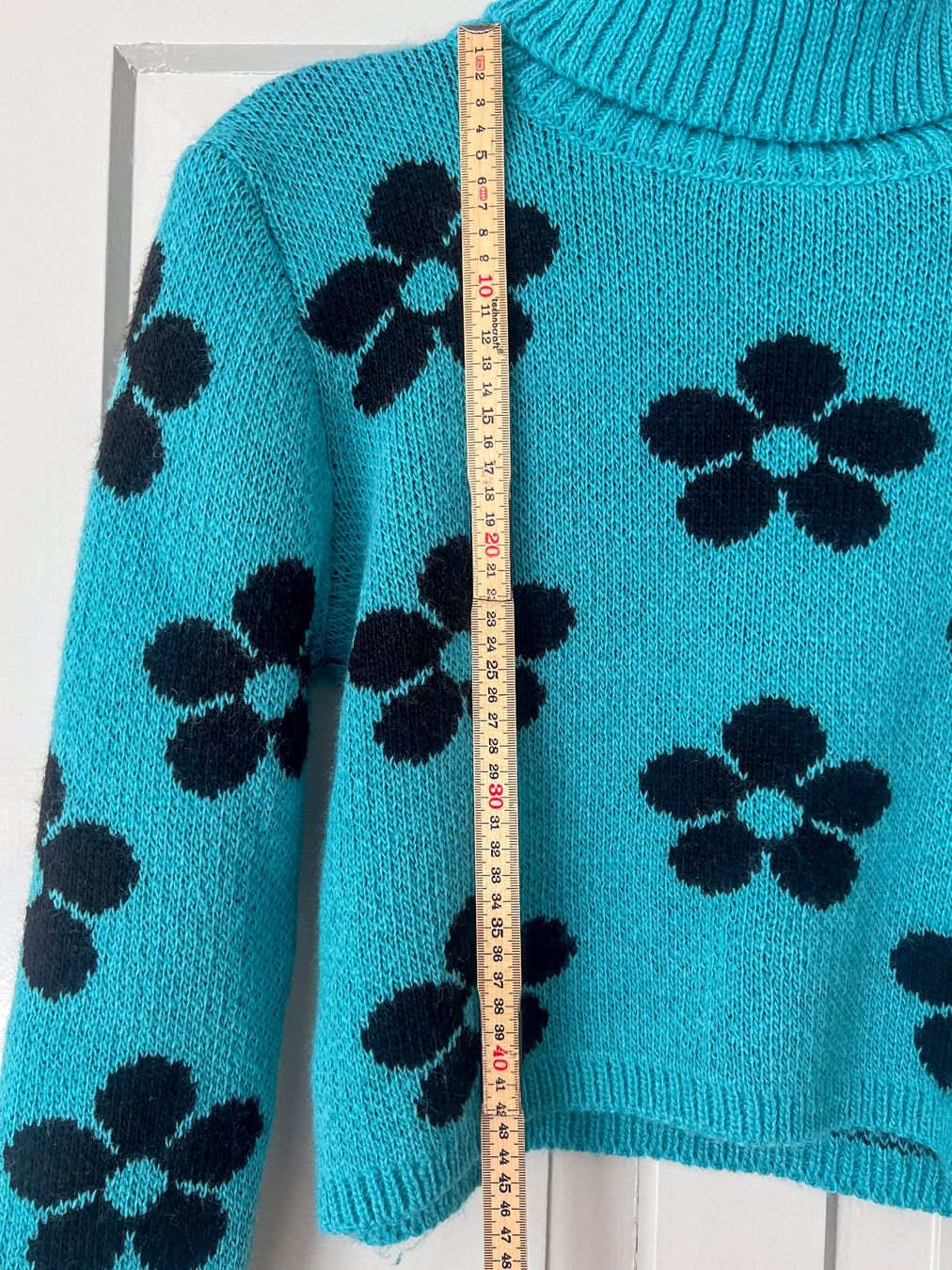 Pullover & Sweatshirts: Türkis Strickpullover mit Blumen, Cropped, M – Gebraucht aus Winterthur von Ael_ 2