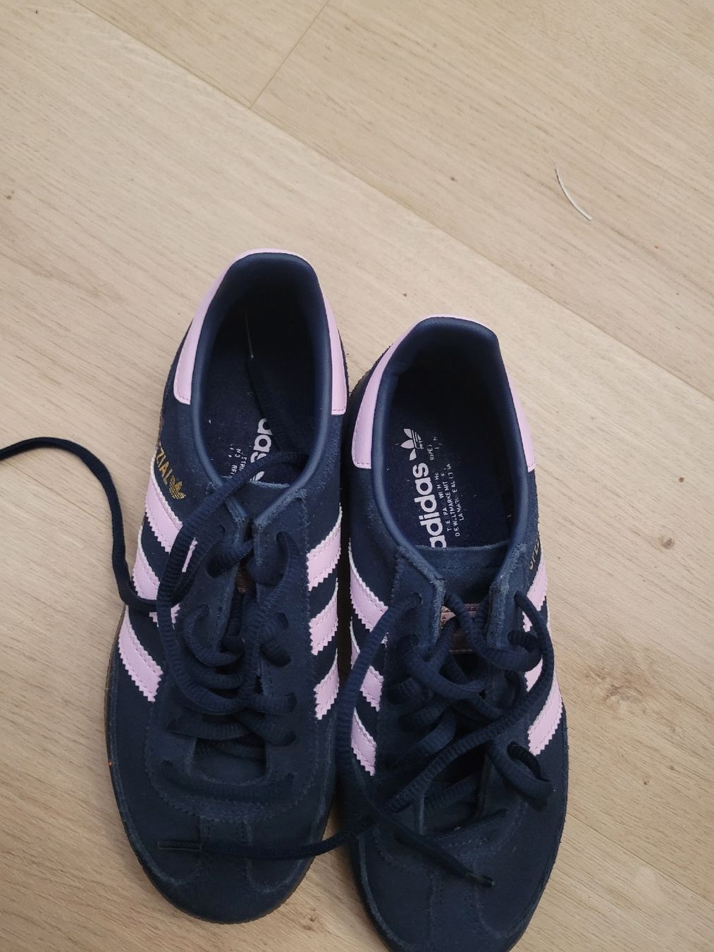 Adidas Chaussures filles: Gr. 35,5 Adidas – D'occasion à Lupsingen par sta_wgg5 6