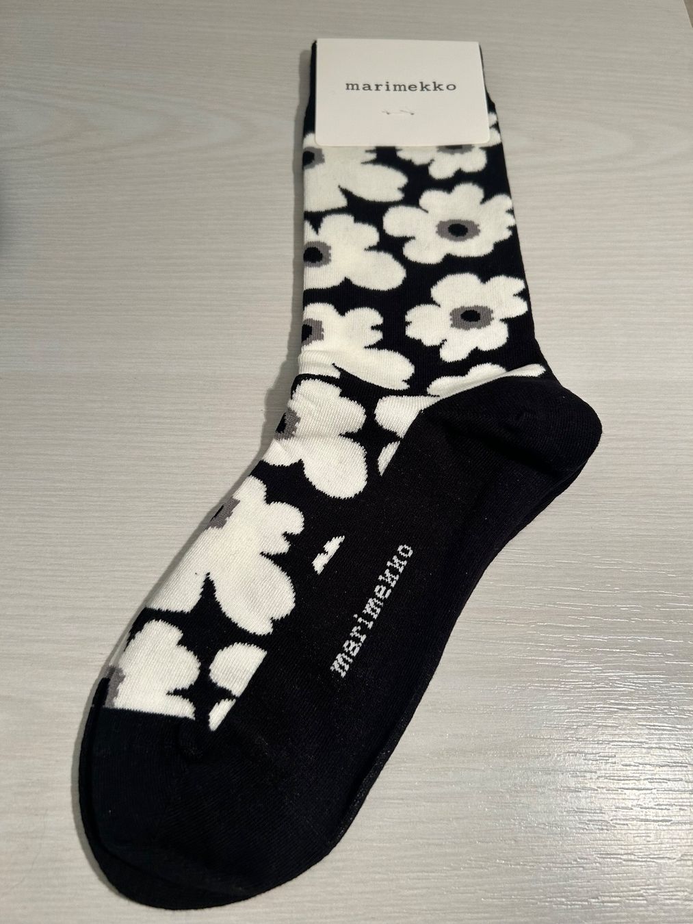 Socken: Socks with pop-up print flower Marimekko – Neu und originalverpackt aus Zürich von Ferienan 7