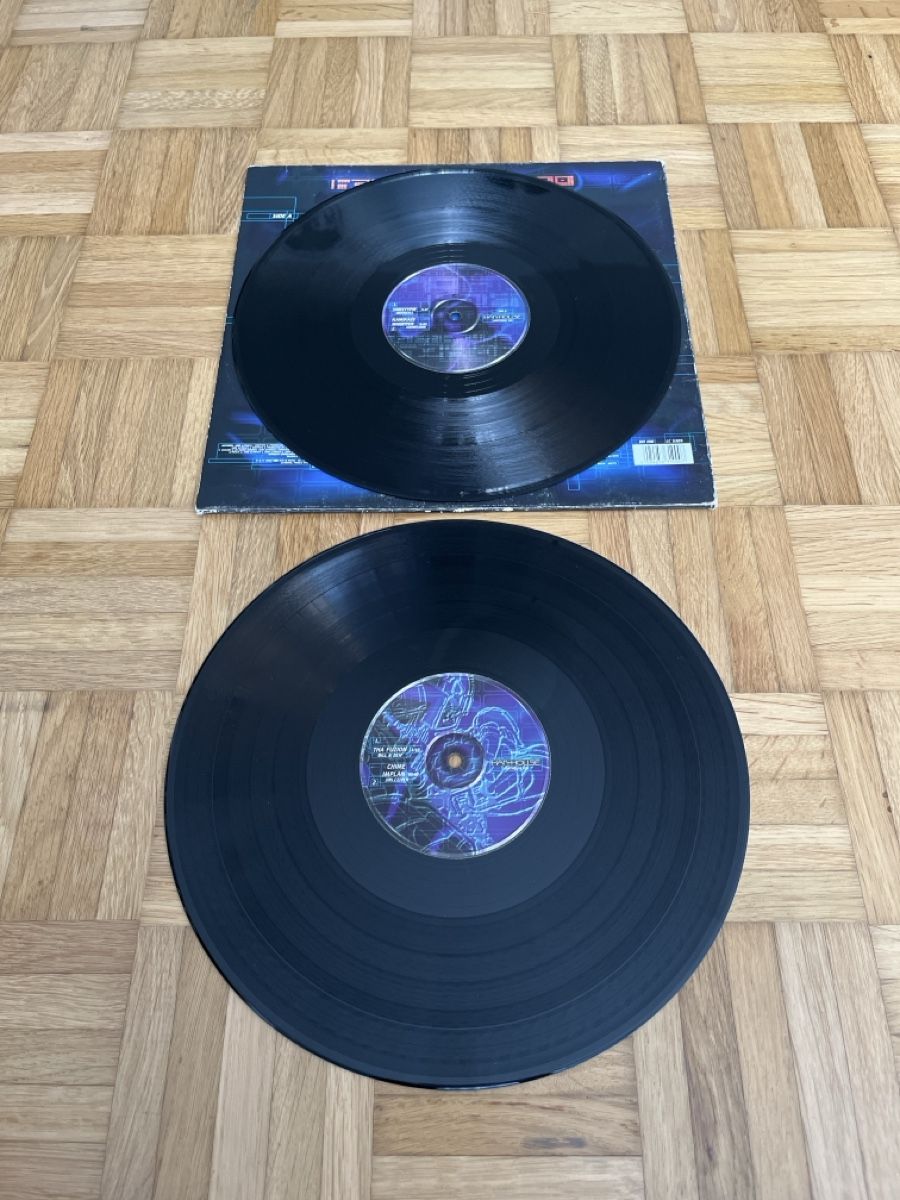 Dischi in vinile: Various Harthouse Techno Doppel LP Compilation Vinyl – Usato da Wangen b. Olten venduto da break72 3