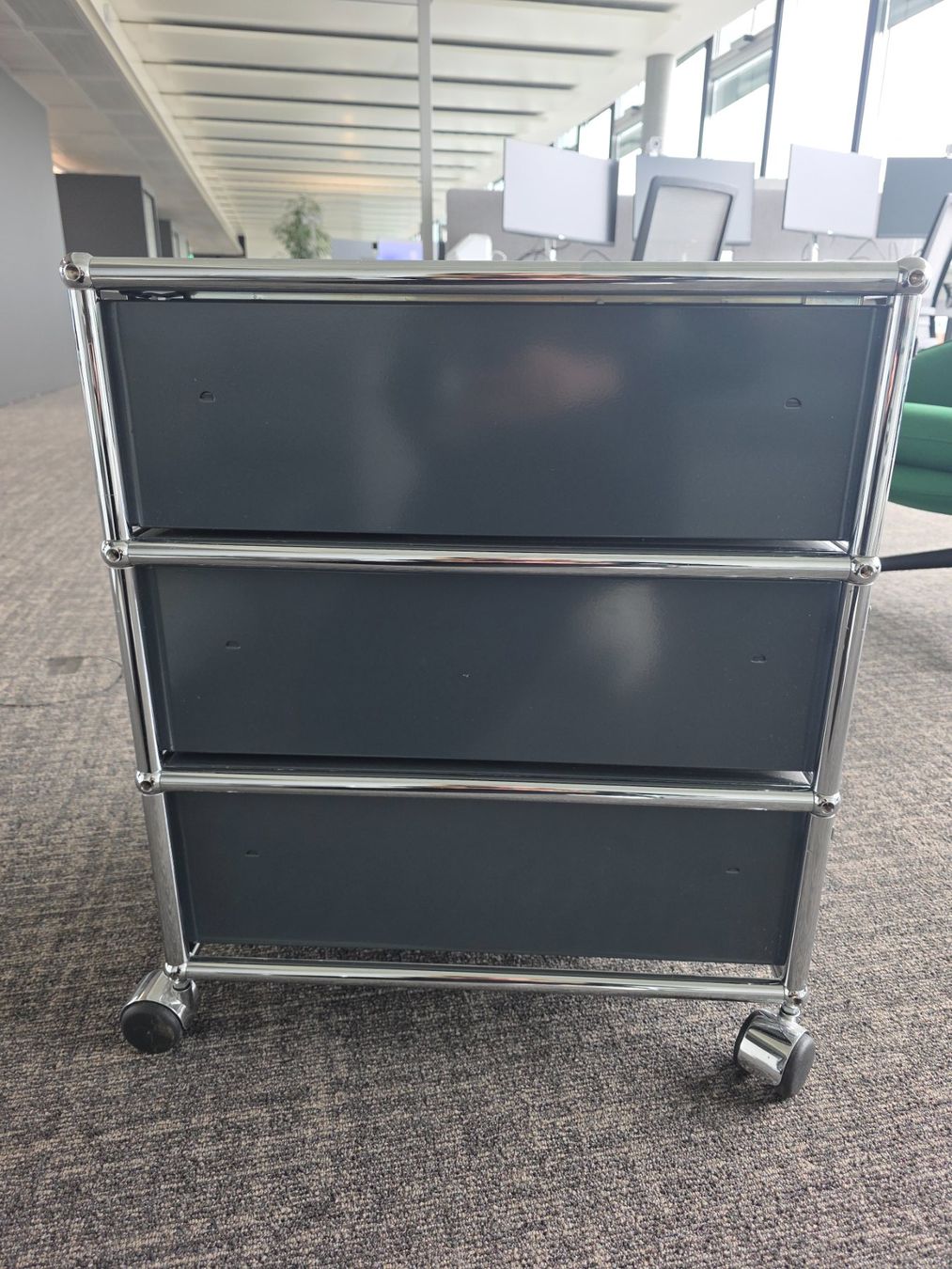 USM Cassettiere: USM Haller Rollcontainer / Schubladenschrank grau – Usato da Zürich venduto da ami_6gd6 5