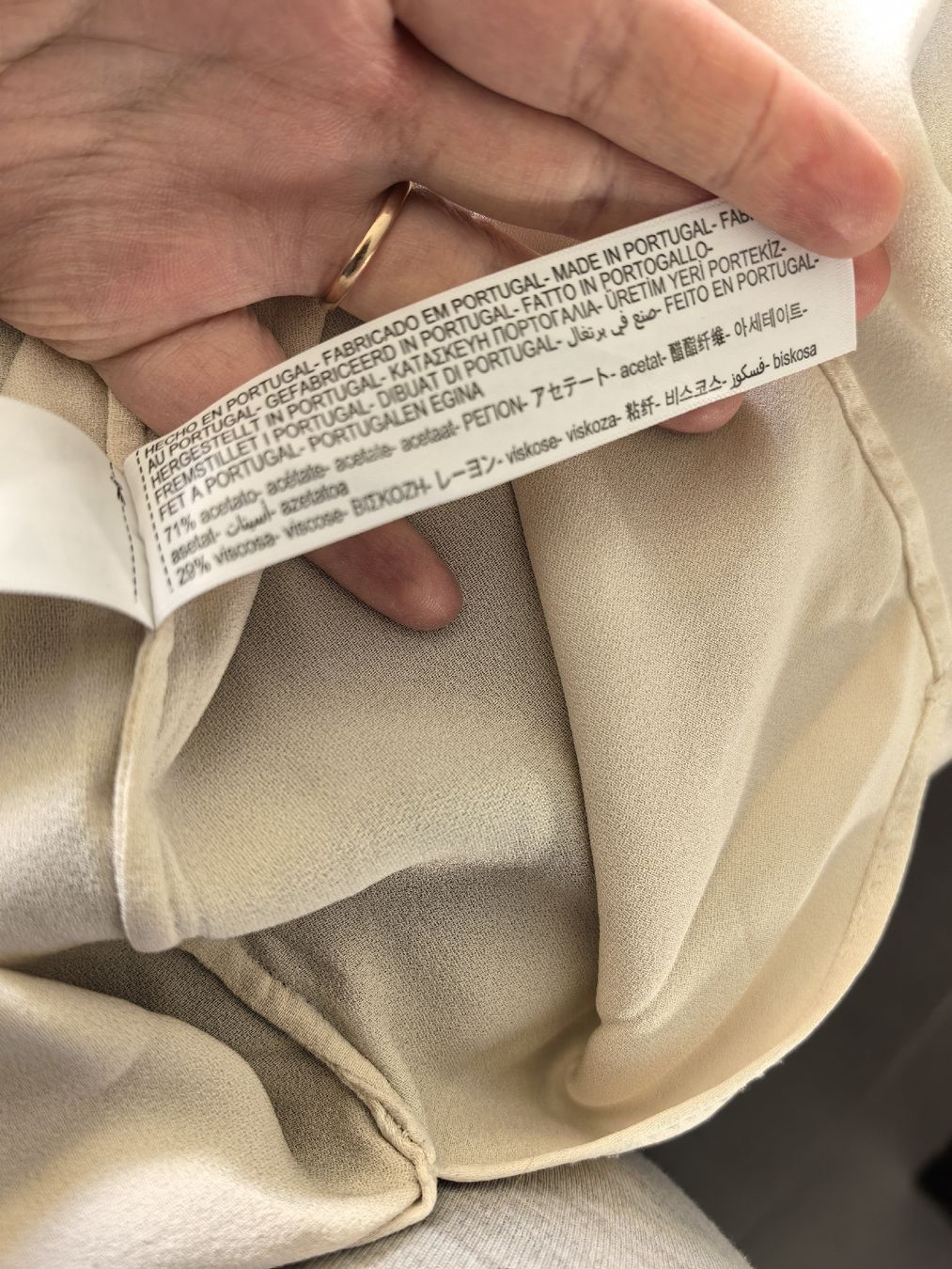 Massimo Dutti Camicette: Massimo Dutti silky beige button-up blouse size M – Usato da Düdingen venduto da its_sjd2 2