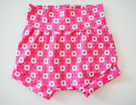 Pink Kurze Hose mit Blumen 110/116 NEU