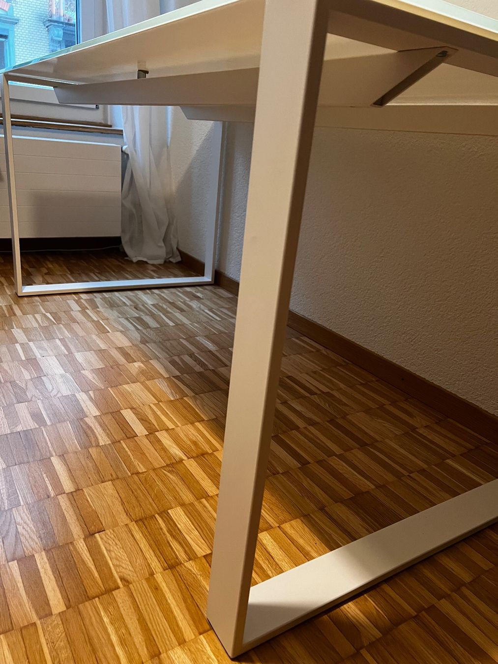 Tavoli: weisser Bürotisch mit Glasplatte – Usato da Zürich venduto da AngelaS1989 2