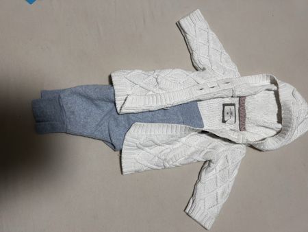 Baby Set Strickjacke und Hose weiss und hellblau neuwertig