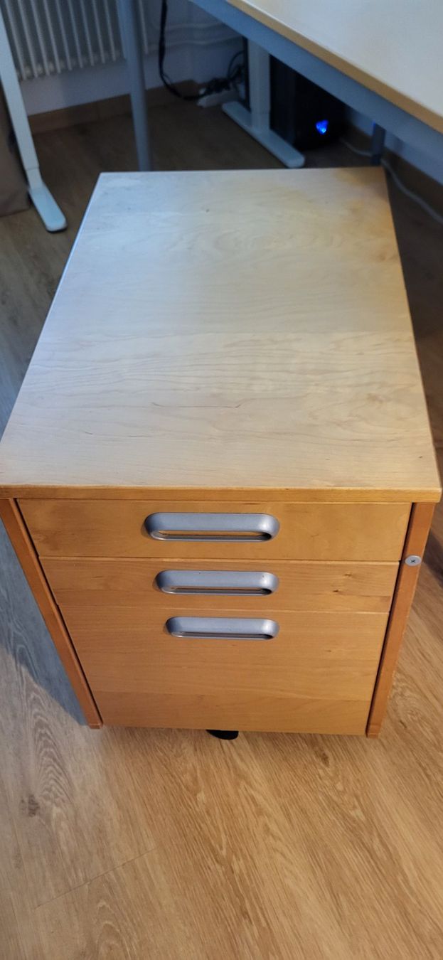 Schreibtische: Schreibtisch mit Rollcontainer aus echtes Holz – Gebraucht aus Emmen von gto_x69r 1