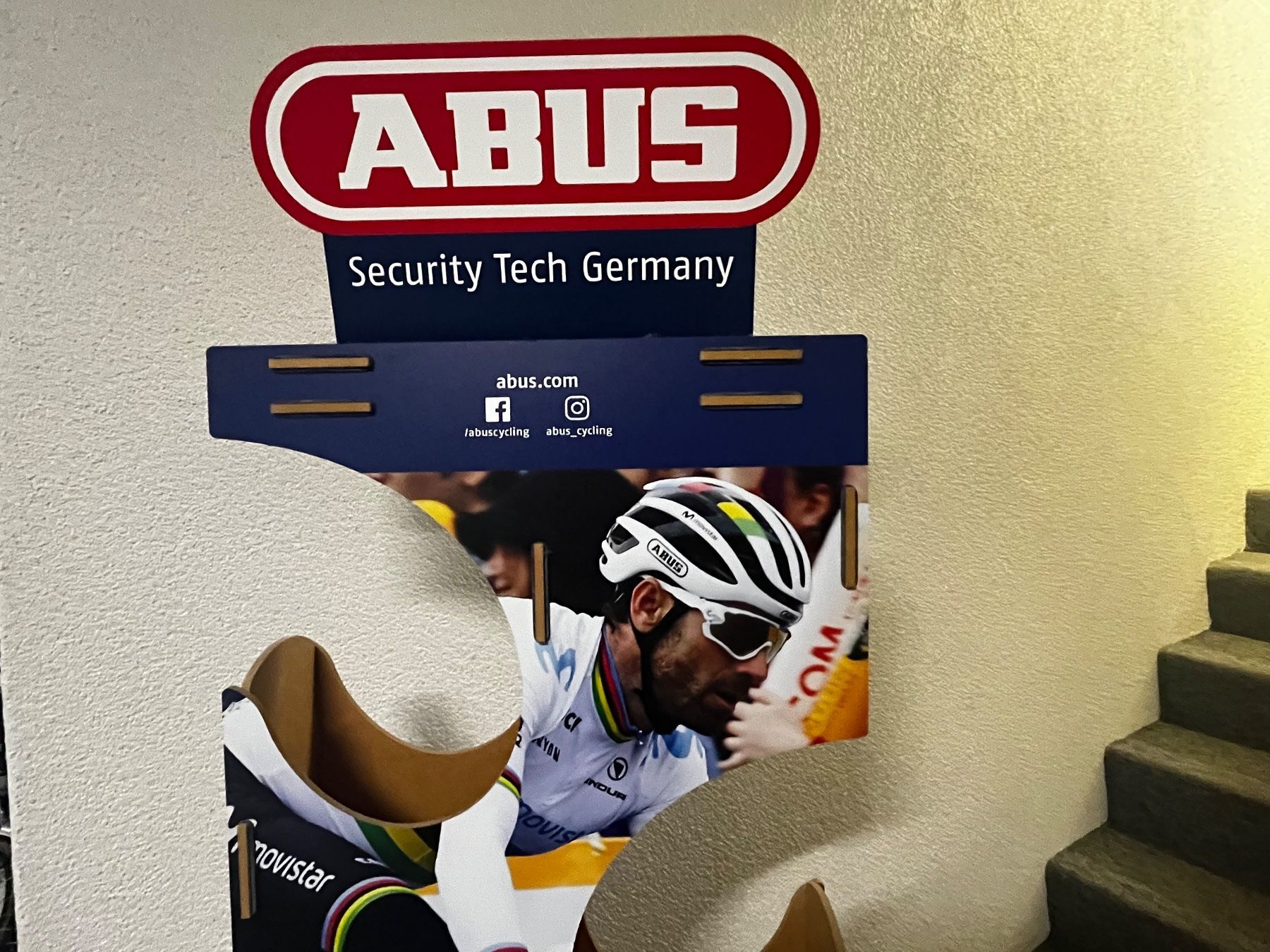 Abus Caschi: Helm Display Abus – Usato da Mühlethurnen venduto da Kolly225