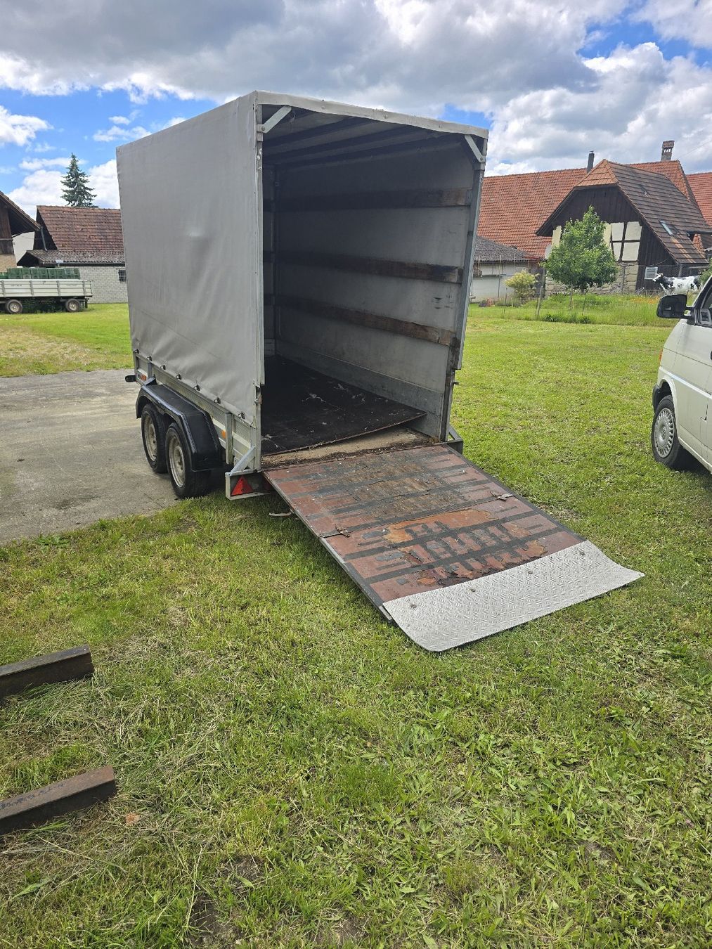 Parti ricambio per rimorchio: Anhänger Humbaur HS 200 mit Verdeck Grau – Usato da Aarberg venduto da 2002stefan 7