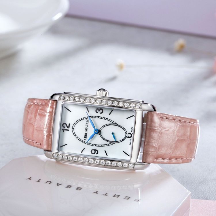 Elegante Damenuhr Aerowatch Swiss Made mit Diamanten 1
