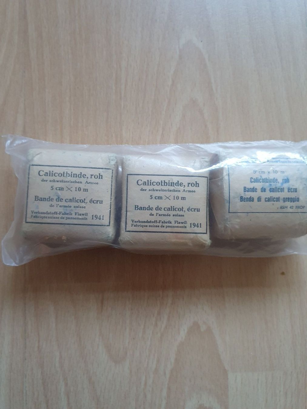 Verbandkästen: Verbandpäckchen Schweizer Armee 1941/42 – Neu und originalverpackt aus Rheineck von Jmurmeli