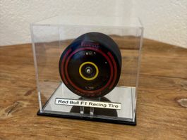 Red Bull Pirelli Formel 1 Reifen inkl. Display