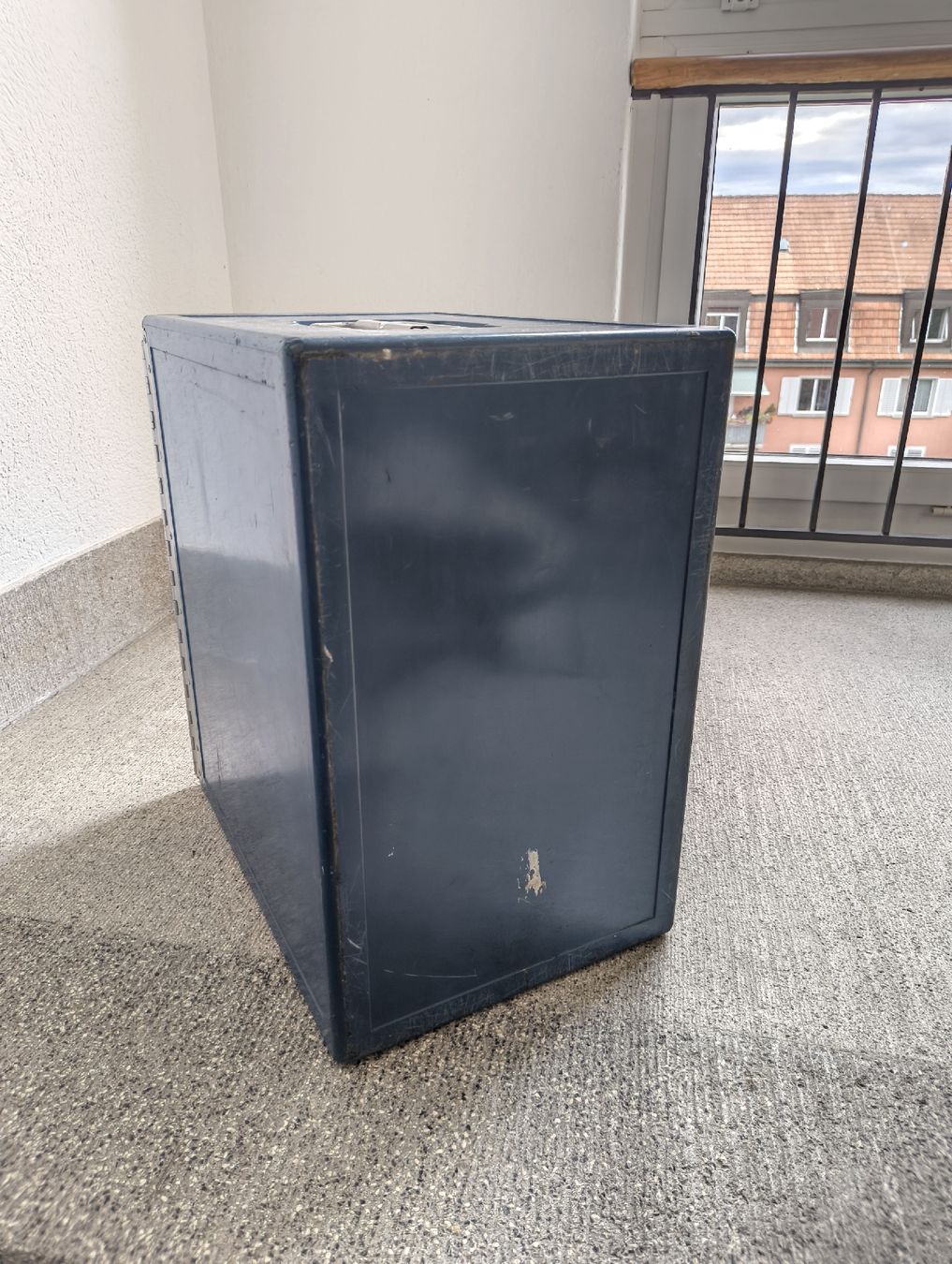 Baucontainer: Alter Swissair Bord-Container – Gebraucht aus Zürich von BK8000 3