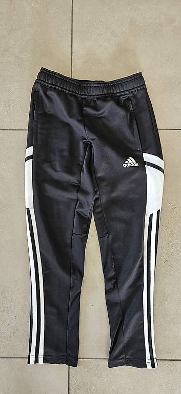 Adidas Pantaloni: Adidas Sporthose Gr. 140 – Usato da Baden venduto da Boomer76