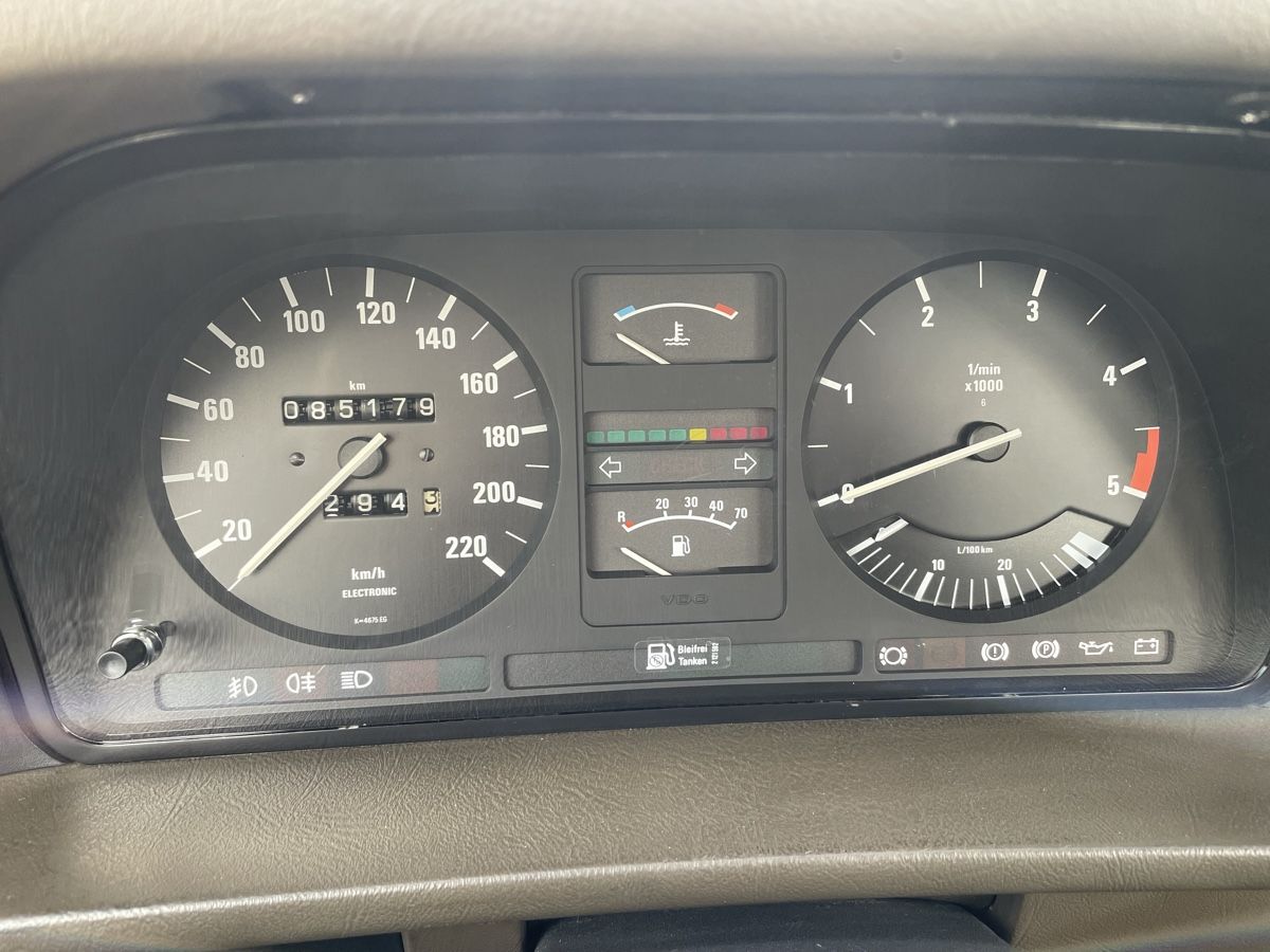 BMW Automobili: BMW E28 525e Oldtimer mit Schiebedach! – Usato da Winterthur venduto da AJ2323 7