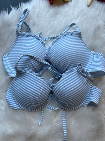 Sommer Bikini Tops, hellblau gestreift, Grösse S und M