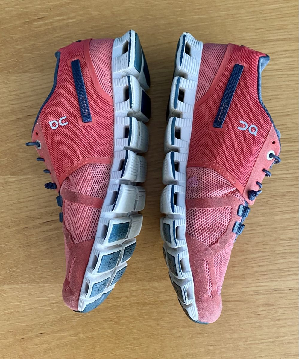 On Scarpe da donna: Chaussures de running On Cloud, taille 40, femme – Usato da Lausanne venduto da Vracorama 1