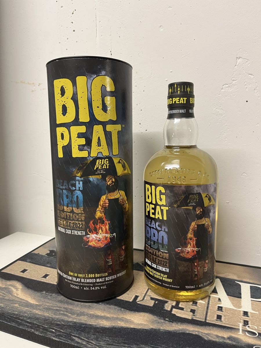 Bevande alcoliche: Big Peat Beach BBQ Feis Ile 2022 Limited Edition – Nuovo e nell'imballaggio originale da Hettlingen venduto da BarleyOne