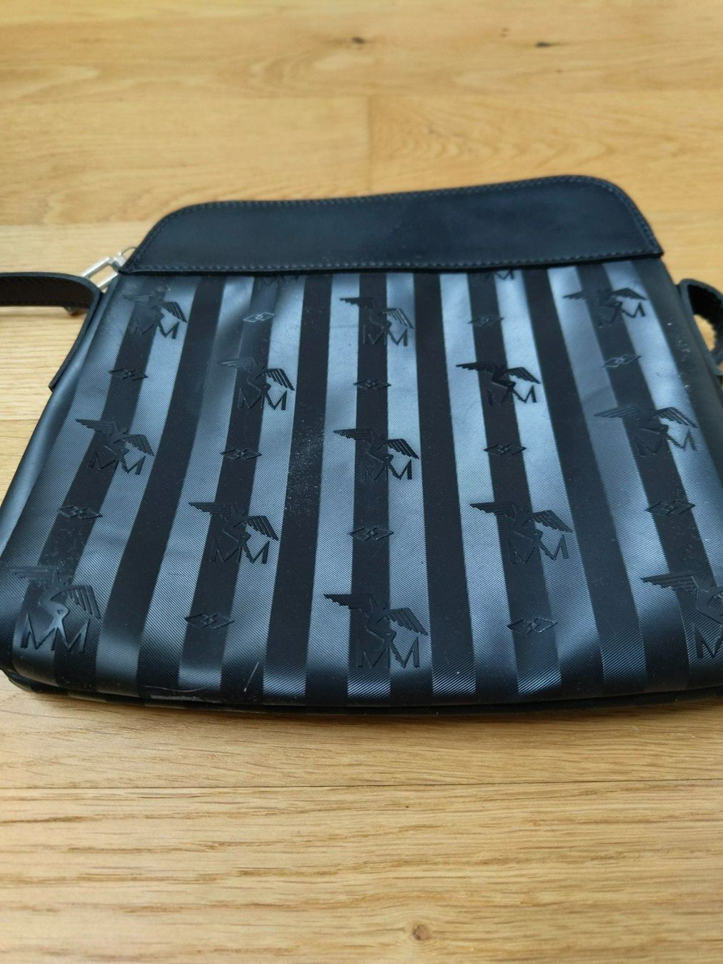 Maison Mollerus Taschen für Damen: Maison Mollerus Umhängetasche schwarz/silber – Gebraucht aus Schwyz von Balmer92 3